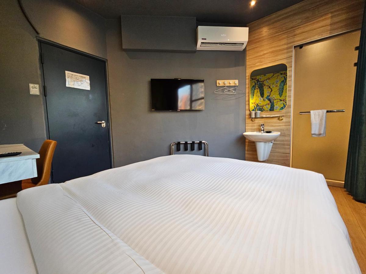 Modern Inn Taichung Exteriör bild