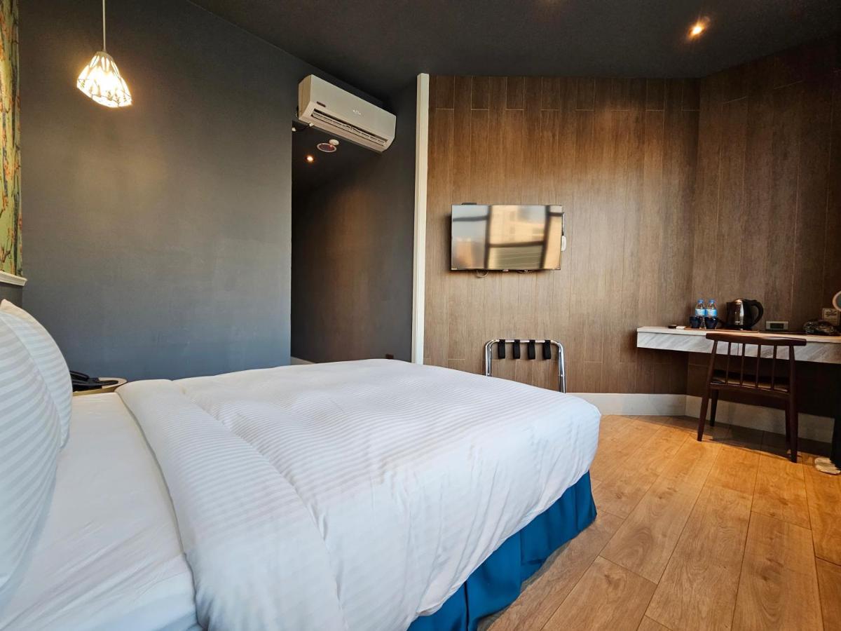 Modern Inn Taichung Exteriör bild