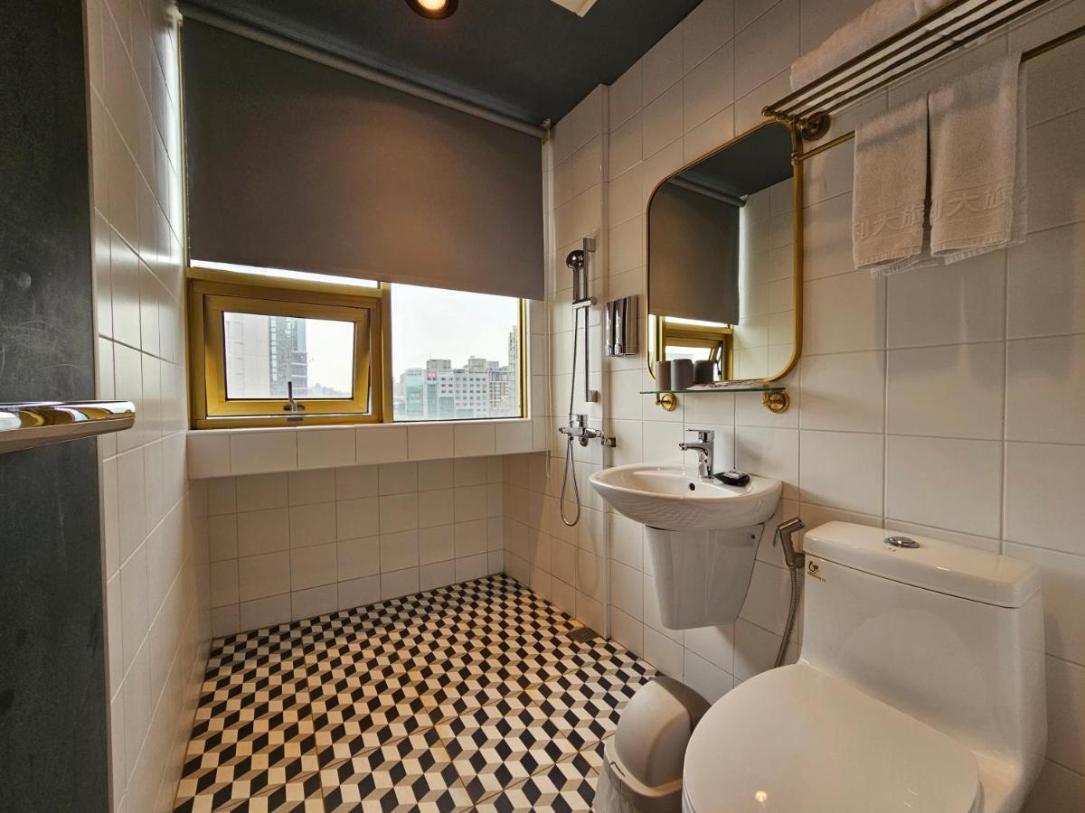 Modern Inn Taichung Exteriör bild